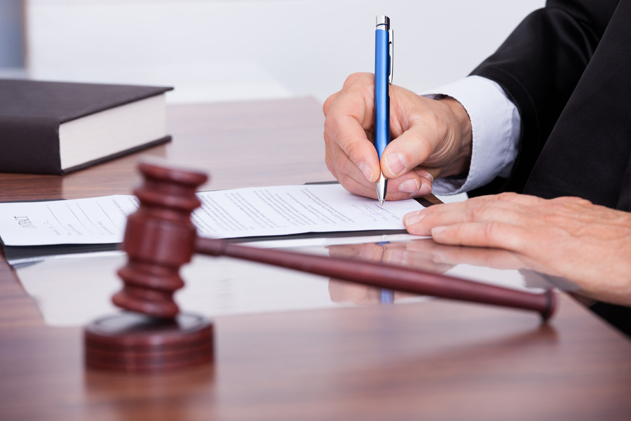 濫用職權(quán)簽訂的買賣合同效力該如何確定？上海合同官司律師為您解答