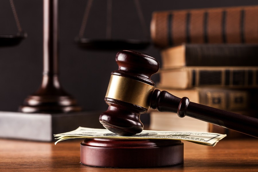 濫用職權(quán)簽訂的買賣合同效力該如何確定？上海合同官司律師為您解答
