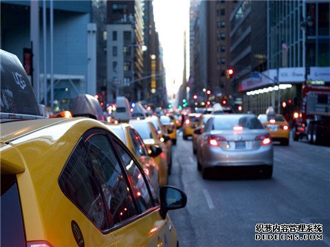 徐匯區吳中路律師團解高速一直壓虛線行駛是否違法行為?