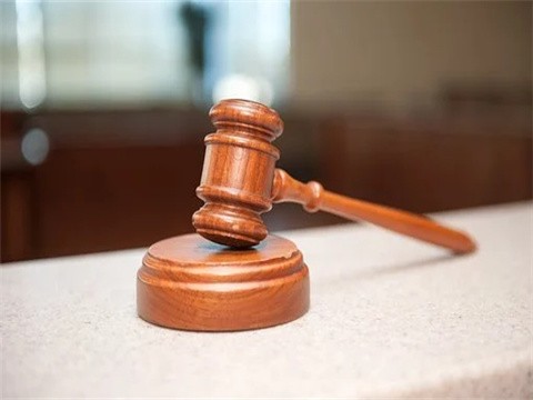 自己是公務(wù)員因玩忽職守差點(diǎn)獲刑，取保過(guò)三次，取保期間公司說(shuō)借給我3000有打條現(xiàn)在公司跟